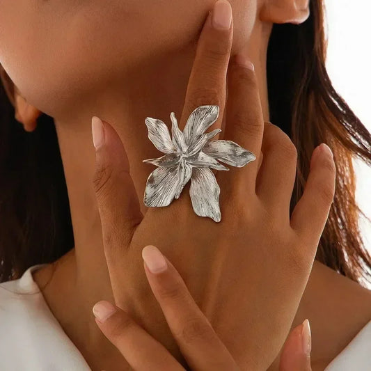 Luckacco Mandala Flower Exquisite Black and White Ring for Women Personality Metal Punk Party Finger Ring Fashion Jewelry Accessories