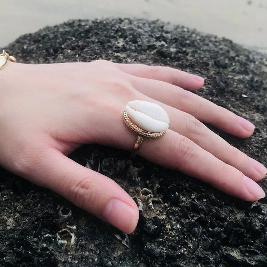 Luckacco Popular Fashion Shell Ring for Women Halloween Gift Classic Simple Summer Beach Shell Ring Girls Best Friend Jewelry Gifts