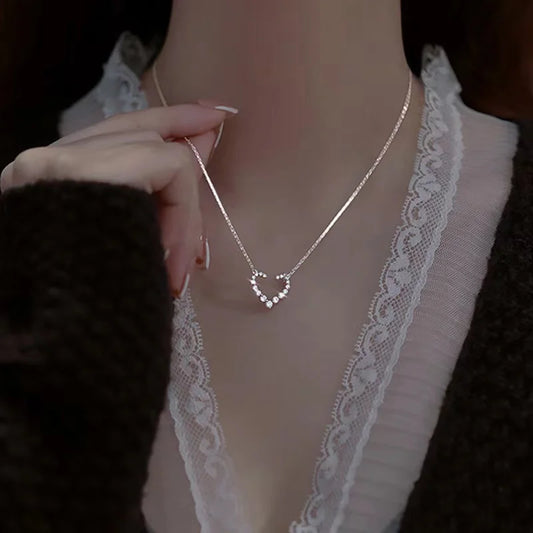 Luckacco 2023 New Fashion Trend Unique Design Delicate Vintage Zircon Flower Pearl Necklace Women Jewelry Wedding Party Premium Gift