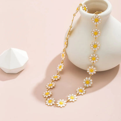 Luckacco Kpop Flower Daisy Clavicle Chain Necklace for Women Wed Summer Sweet Short Choker Fashion Statement Jewelry Gift Y2K Accessories
