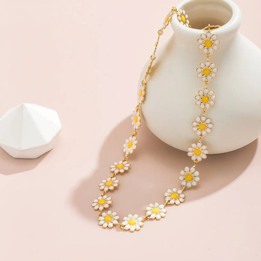 Luckacco Kpop Flower Daisy Clavicle Chain Necklace for Women Wed Summer Sweet Short Choker Fashion Statement Jewelry Gift Y2K Accessories
