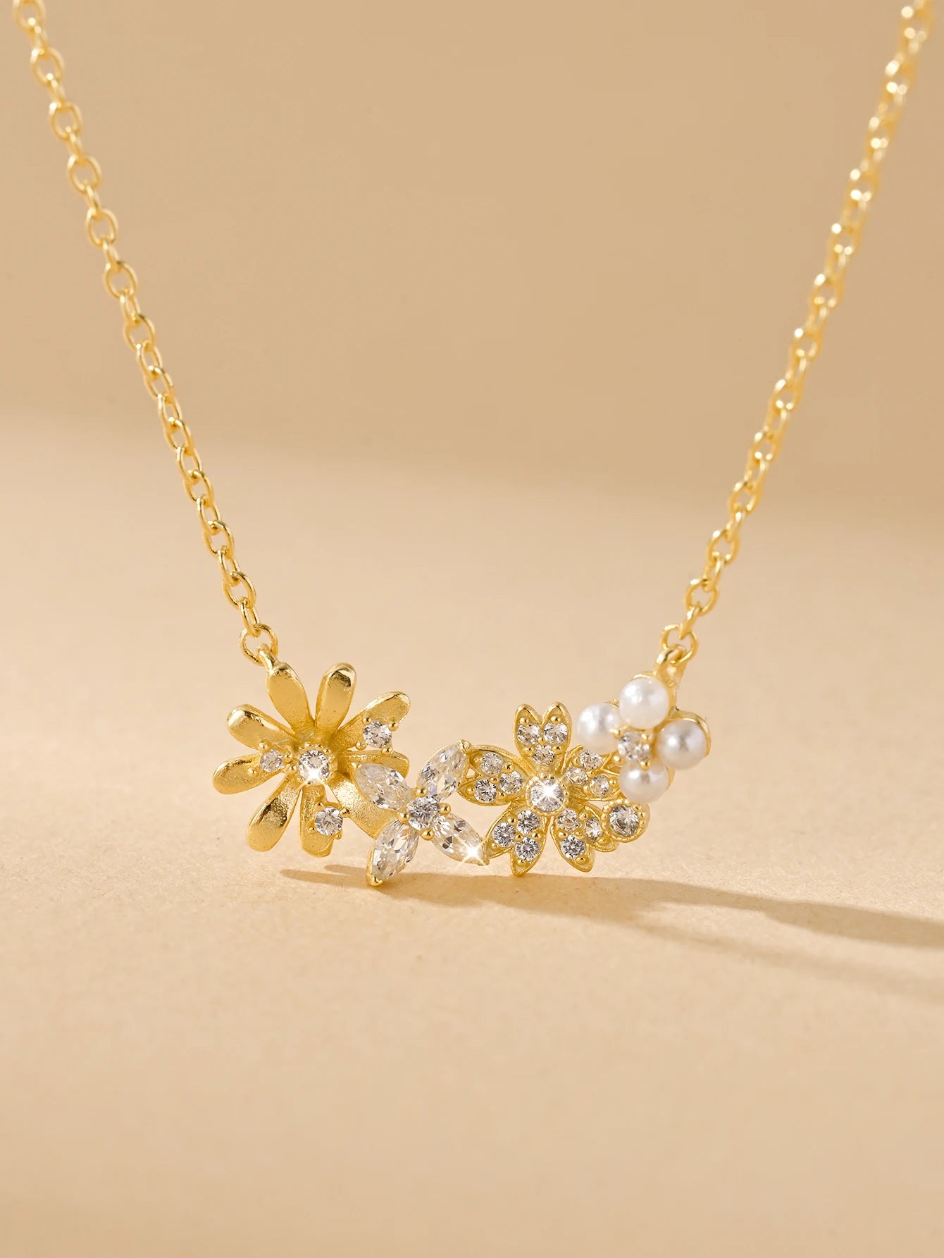 luckacco hot selling 925 sterling silver necklace inlaid with zircon flowers and pearls, with a niche design and gentle temperament.
