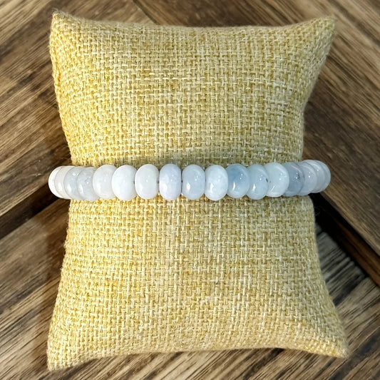 Luckacco Elegant Lavender Stone Bracelet can help alleviate anxiety, maintain calmness and help relax nerves, and promote sleep