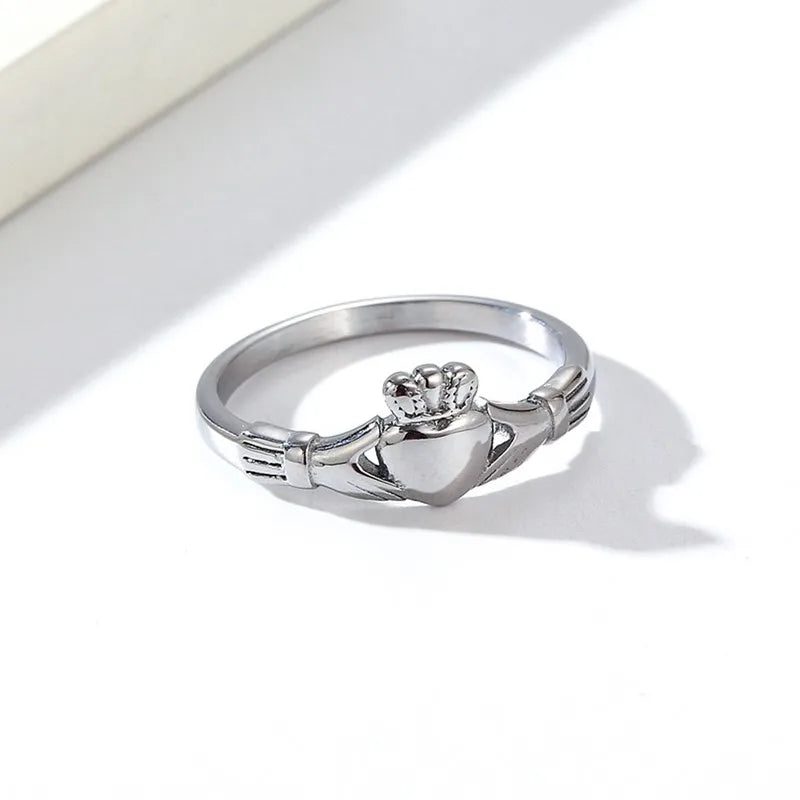 luckacco stainless steel irish claddagh ring heart crown wedding promise band for women men size 5-9