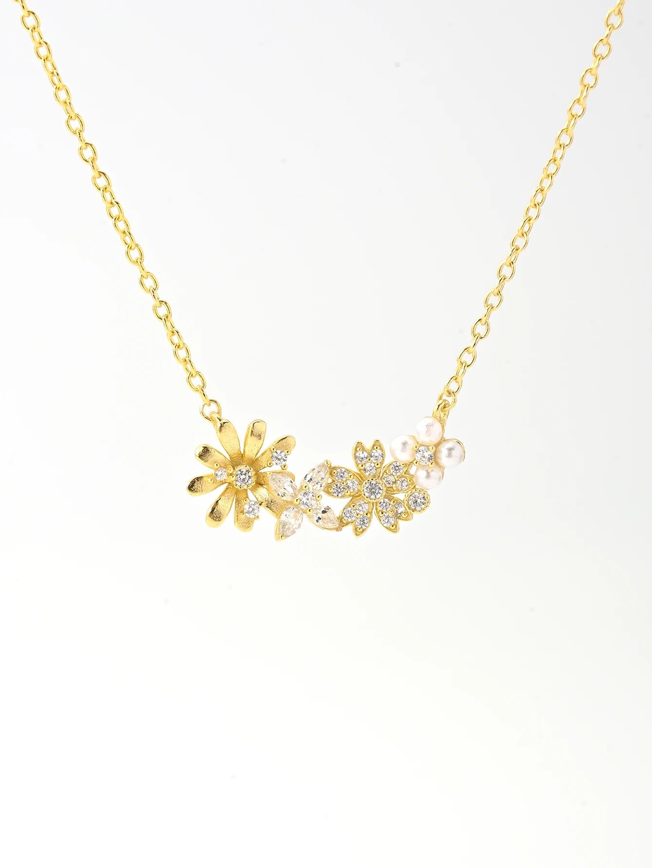 luckacco hot selling 925 sterling silver necklace inlaid with zircon flowers and pearls, with a niche design and gentle temperament.