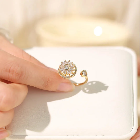 Luckacco Luxury Zircon Four-leaf Clover Rotating Ring Lucky Transfer Jewelry Gift for Children Tik Tok Same Style for Women for Friends
