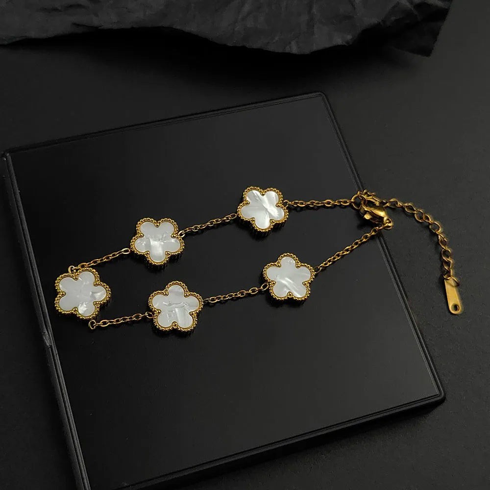 luckacco mussel five-leaf plum blossom stainless steel women's exquisite chain bracelet, 18k gold plated, light luxury, lucky jewelry