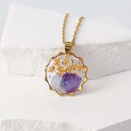 Luckacco Elegant Dried Flower Charm Necklace Handmaking Epoxy Resin Flowers Necklace Unique Plant Design Series Chain Necklace