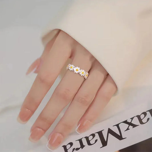 Luckacco Vintage Daisy Flower Rings For Women Style Adjustable Opening Finger Ring Bride Wedding Engagement Statement Jewelry