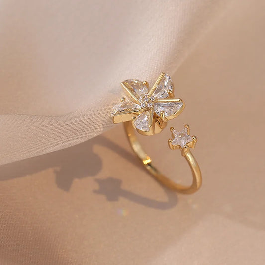 Luckacco Luxury Zircon Four-leaf Clover Rotating Ring Lucky Transfer Jewelry Gift for Children Tik Tok Same Style for Women for Friends
