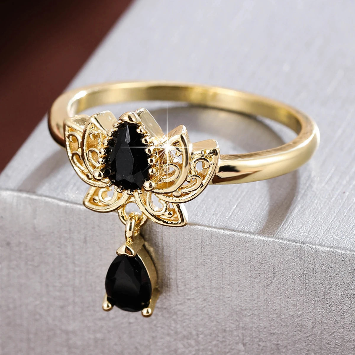 luckacco fashion elegance lotus ladies' ring synthetic zirconia teardrop-shaped pendant ring
