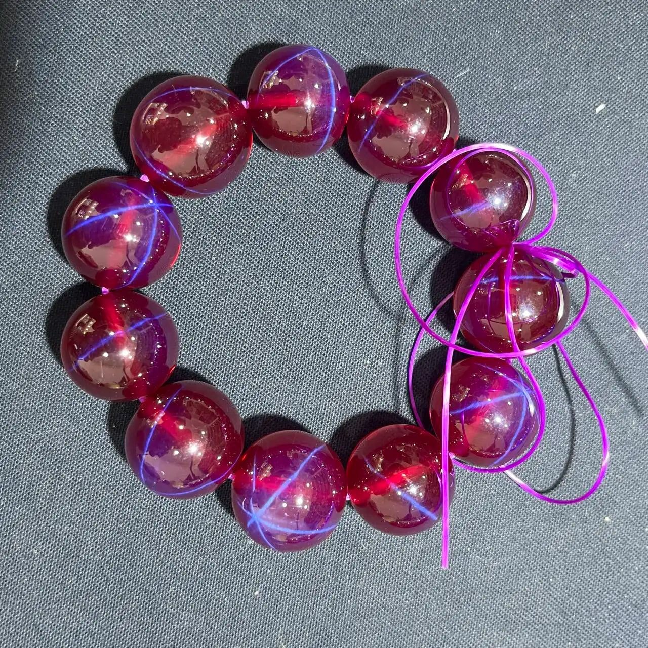 luckacco under strong light, hexagonal starlight red, starlight green, blue, pink and purple beads appear on the sapphire bracelet