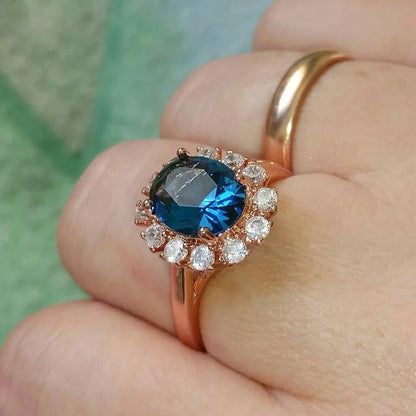 Luckacco Classic Red Crystal Wedding Rings for Women Bridal Beautiful Rose Gold Color Zirconia Engagement Ring Fashion Jewelry R187