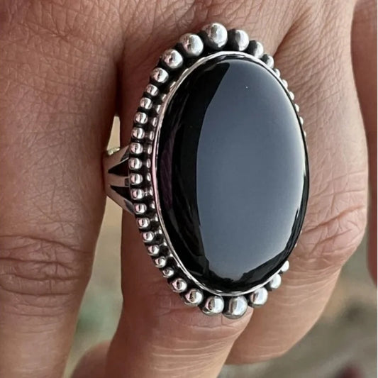 Luckacco Niche Vintage Oval Black Color Geometric Rings for Men and Women Personalized Design Party Anniversary Jewelry Gifts