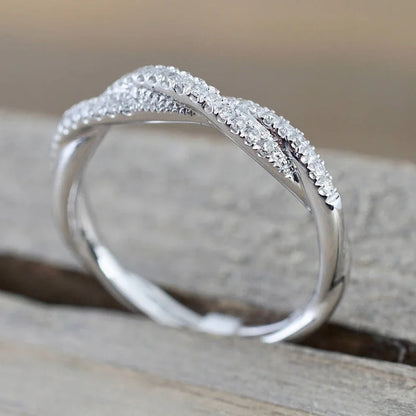Luckacco Autumn and Winter Hot Selling Twist-shaped Zircon Ring For Women Fashion Jewellery Christmas Gift Anniversary Gift Size 5-11