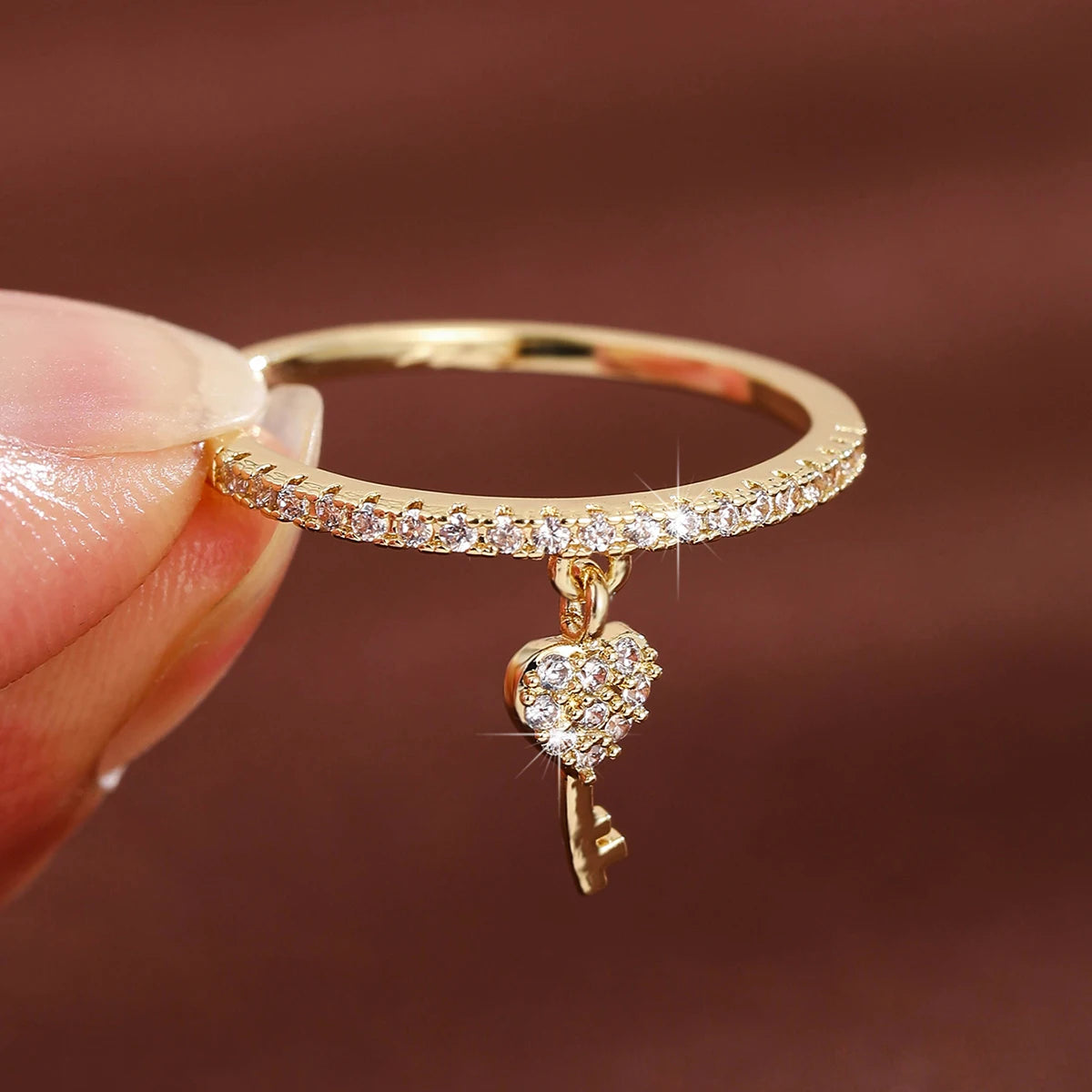 luckacco exquisite distinctive heart-shaped key design women's ring embellished with dazzling synthetic zirconia