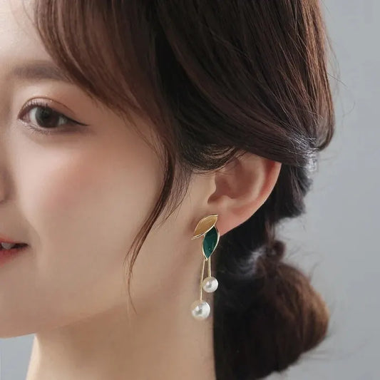 Luckacco Woman's Imitation Pearl Dangle Stud Earring Green Leaf Zinc Alloy Epoxy Earrings Gold Color Chain Vintage Daily Wear Jewelry