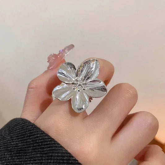 Luckacco Mandala Flower Exquisite Black and White Ring for Women Personality Metal Punk Party Finger Ring Fashion Jewelry Accessories