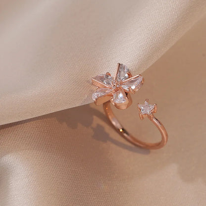 Luckacco Luxury Zircon Four-leaf Clover Rotating Ring Lucky Transfer Jewelry Gift for Children Tik Tok Same Style for Women for Friends
