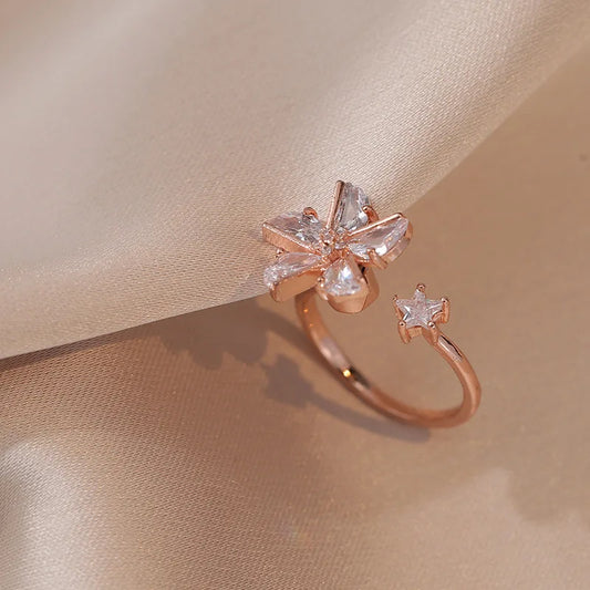 Luckacco Luxury Zircon Four-leaf Clover Rotating Ring Lucky Transfer Jewelry Gift for Children Tik Tok Same Style for Women for Friends
