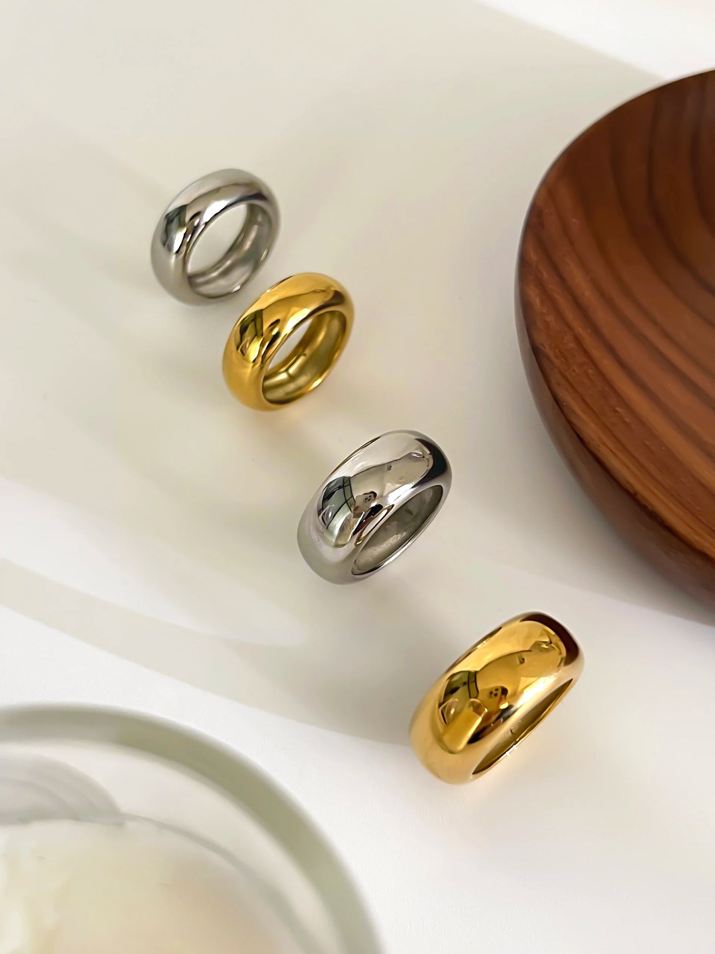 luckacco peri'sbox 8mm 10mm high polish 18k gold plated round chunky rings for women men smooth stainless steel minimalist party jewelry