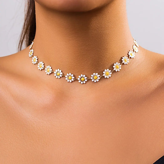 Luckacco Kpop Flower Daisy Clavicle Chain Necklace for Women Wed Summer Sweet Short Choker Fashion Statement Jewelry Gift Y2K Accessories