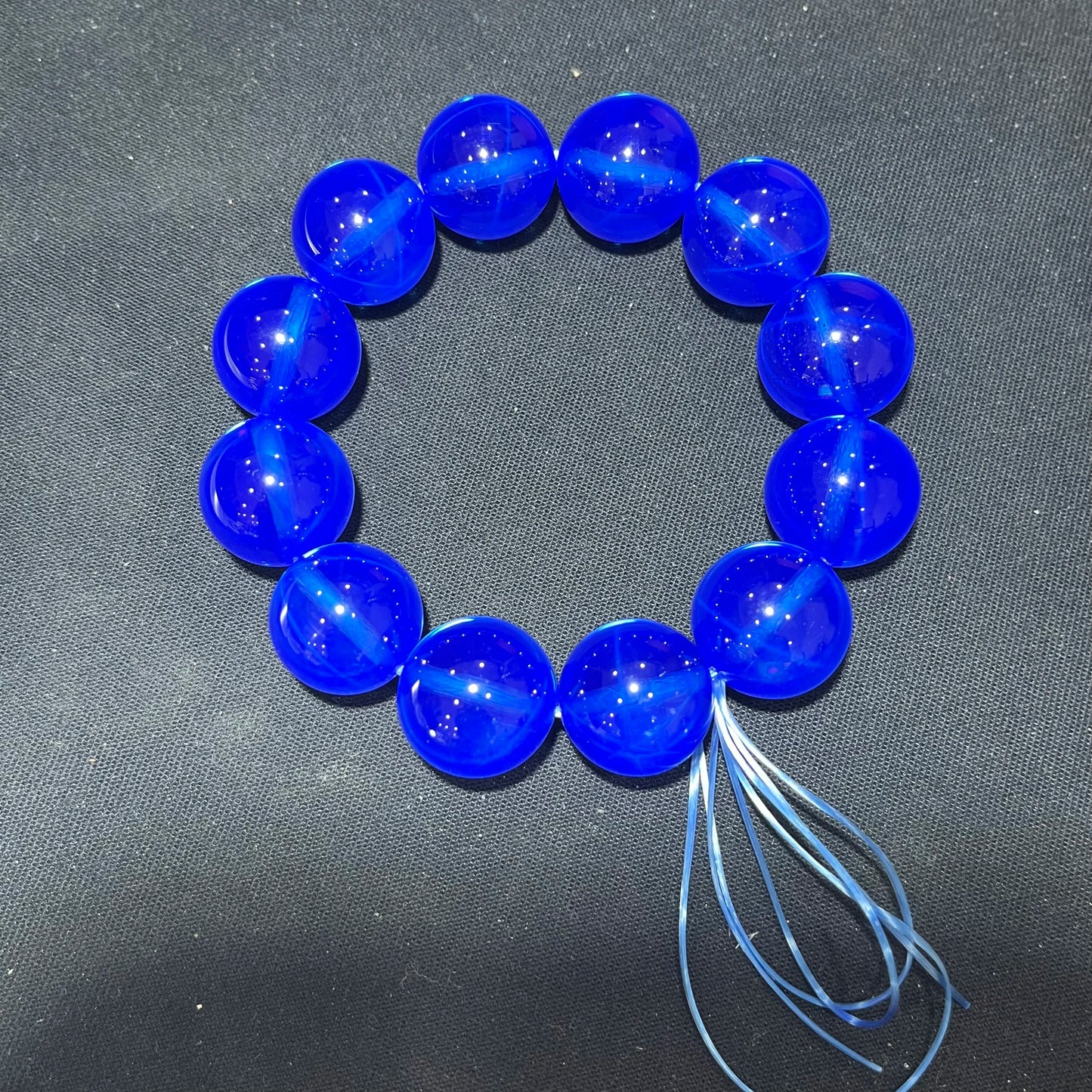 luckacco under strong light, hexagonal starlight red, starlight green, blue, pink and purple beads appear on the sapphire bracelet