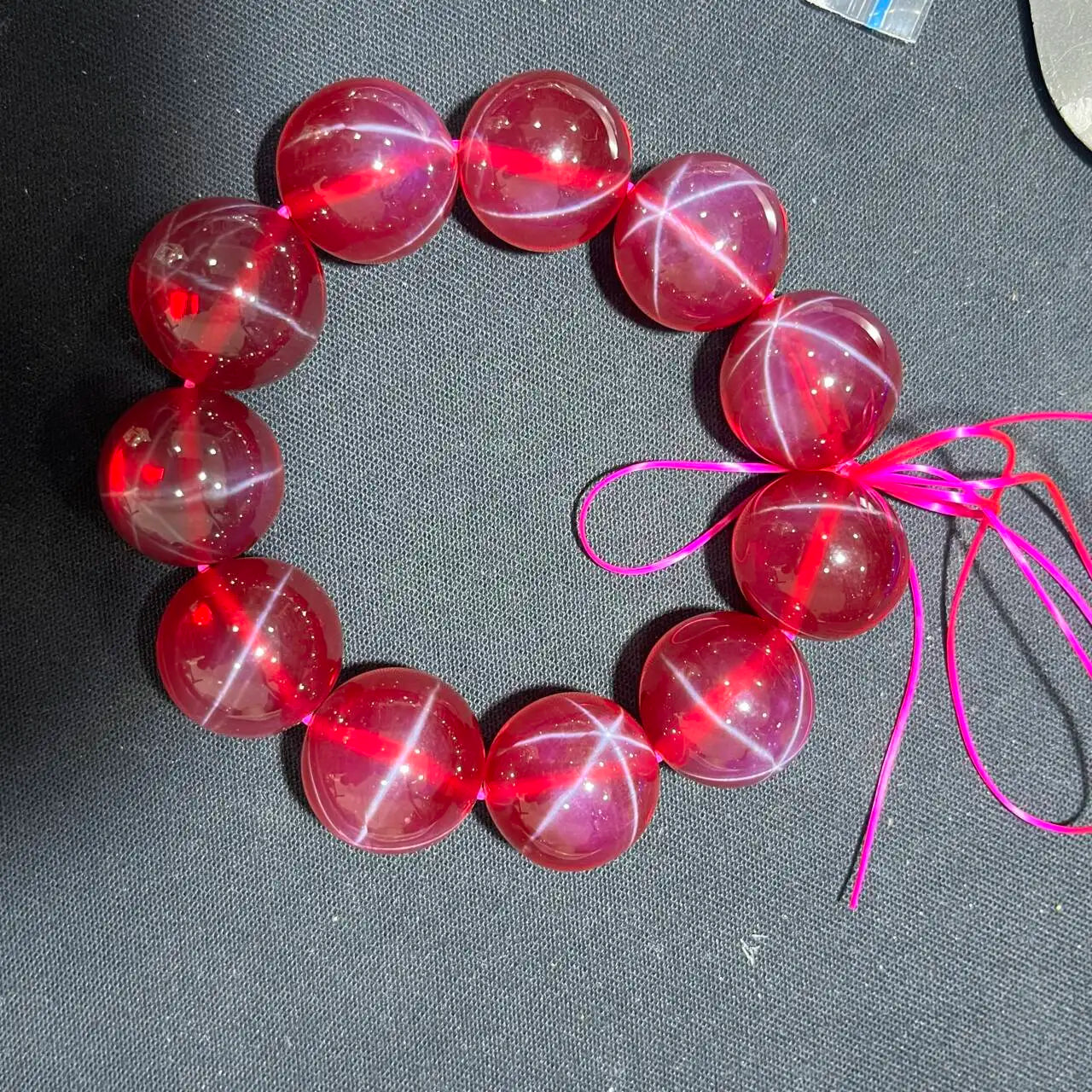 luckacco under strong light, hexagonal starlight red, starlight green, blue, pink and purple beads appear on the sapphire bracelet