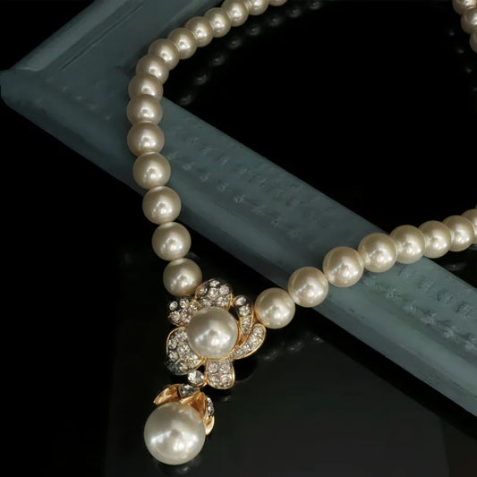 Luckacco Fashionable Retro Style Atmospheric Inlaid Zircon Flower Pendant Pearl Short Banquet Party Necklace Elegant And
