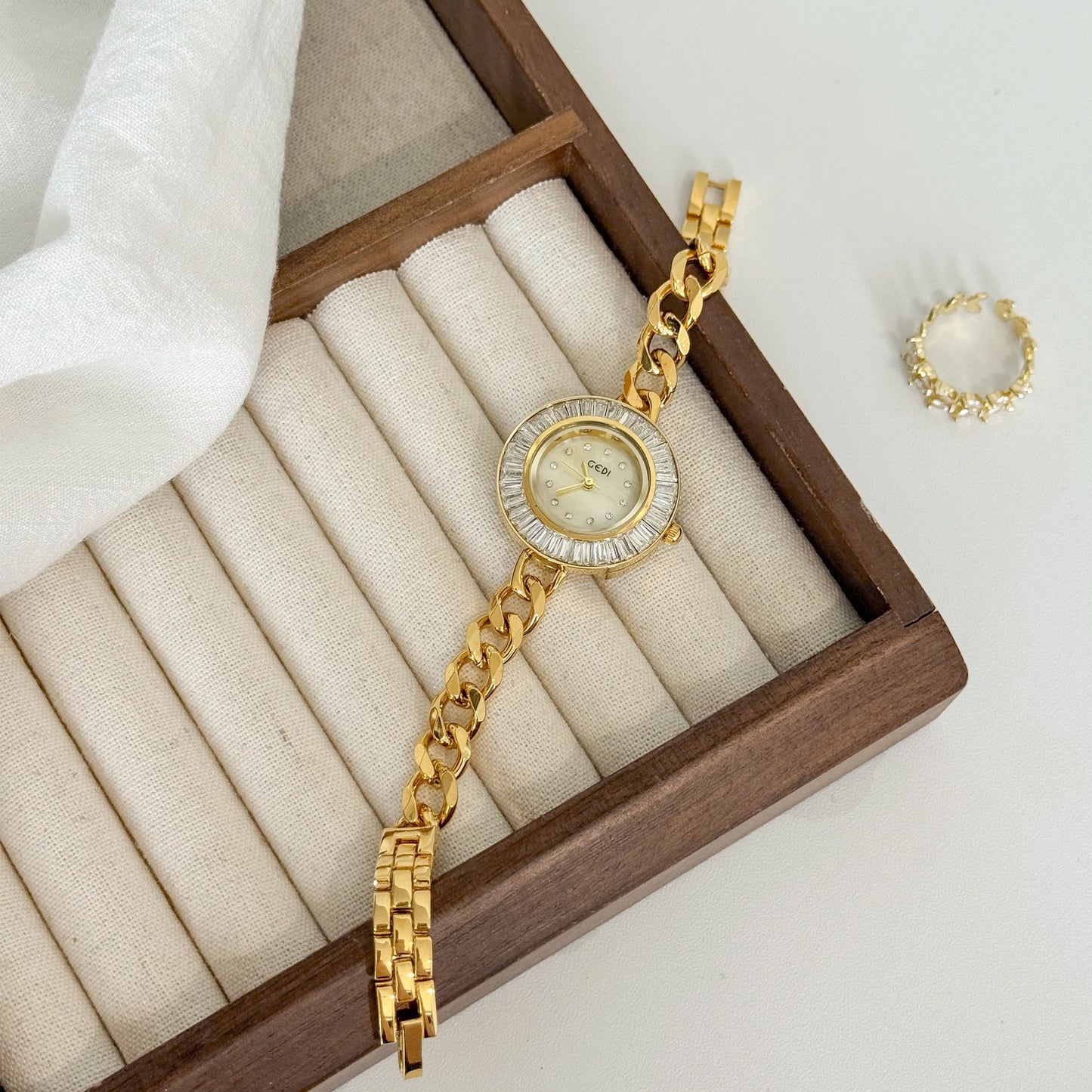 luckacco women's watches 2025 luxury elegant ladies wrist watch gold rhinestone quartz wristwatch vintage female small clock reloj mujer