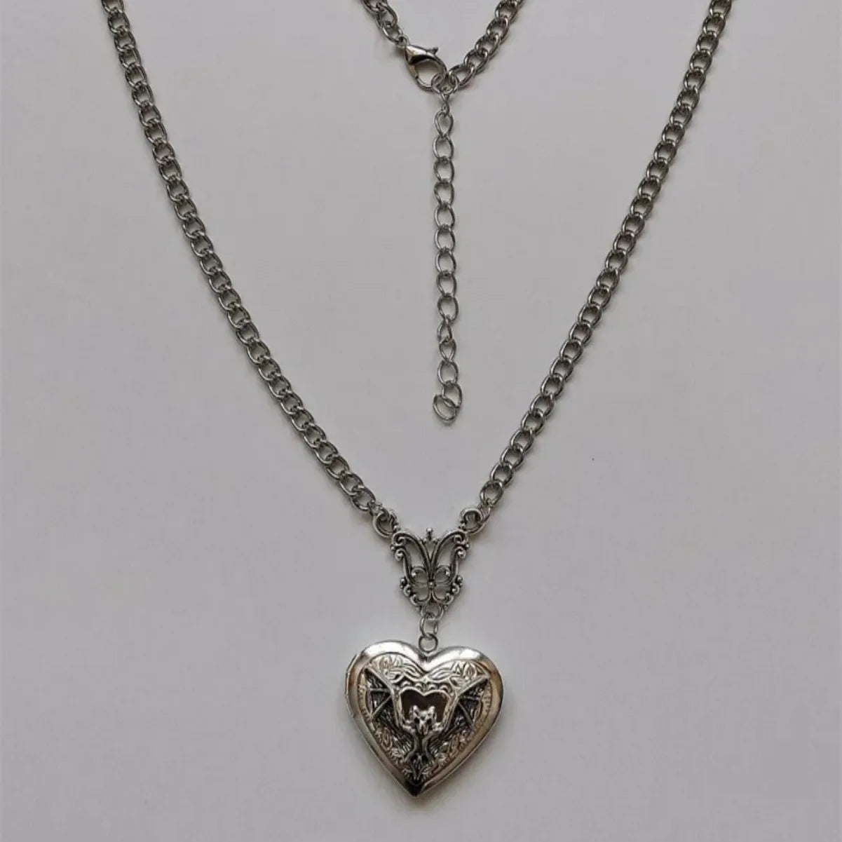 luckacco hip-hop retro silver color stainless steel bat relief stereo heart pendant necklace for women men fashion rock jewellery gifts
