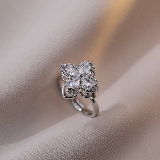 Luckacco Luxury Zircon Four-leaf Clover Rotating Ring Lucky Transfer Jewelry Gift for Children Tik Tok Same Style for Women for Friends