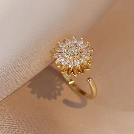 Luckacco Luxury Zircon Four-leaf Clover Rotating Ring Lucky Transfer Jewelry Gift for Children Tik Tok Same Style for Women for Friends