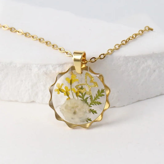 Luckacco Elegant Dried Flower Charm Necklace Handmaking Epoxy Resin Flowers Necklace Unique Plant Design Series Chain Necklace