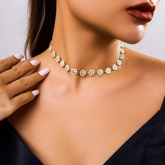 Luckacco Kpop Flower Daisy Clavicle Chain Necklace for Women Wed Summer Sweet Short Choker Fashion Statement Jewelry Gift Y2K Accessories